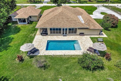 Villa ou maison à West Palm Beach, Floride 5 chambres, 400.32 m2 № 2188916