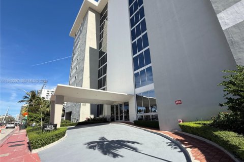 Copropriété à louer à Surfside, Floride: 1 chambre, 78.78 m2 № 2000189 - photo 3