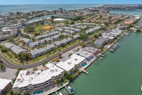 Condominio en venta en Treasure Island, Florida, 1 dormitorio, 61.22 m2 № 2098099 - foto 25