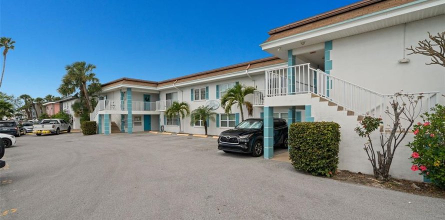 Condominio en Treasure Island, Florida, 1 dormitorio № 2098099