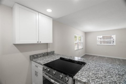 Condominio en venta en Treasure Island, Florida, 1 dormitorio, 61.22 m2 № 2098099 - foto 19