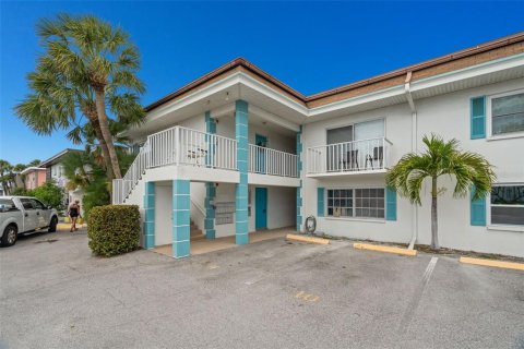Condominio en venta en Treasure Island, Florida, 1 dormitorio, 61.22 m2 № 2098099 - foto 2