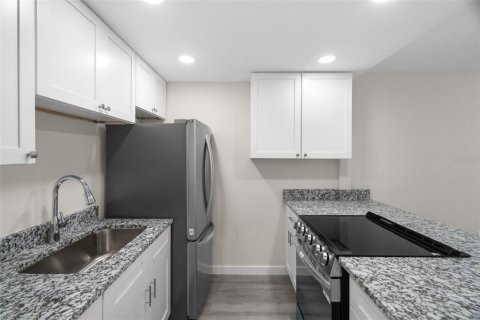 Condominio en venta en Treasure Island, Florida, 1 dormitorio, 61.22 m2 № 2098099 - foto 17