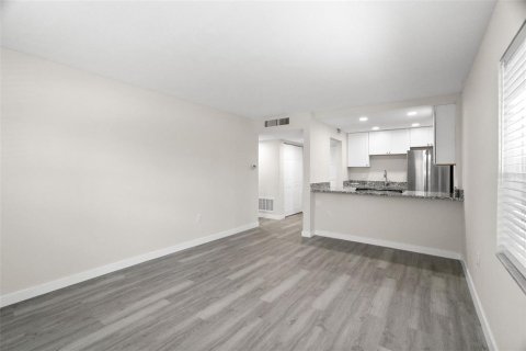 Condominio en venta en Treasure Island, Florida, 1 dormitorio, 61.22 m2 № 2098099 - foto 13