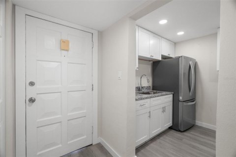 Condominio en venta en Treasure Island, Florida, 1 dormitorio, 61.22 m2 № 2098099 - foto 21