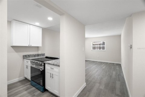 Condominio en venta en Treasure Island, Florida, 1 dormitorio, 61.22 m2 № 2098099 - foto 11