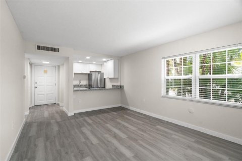 Condominio en venta en Treasure Island, Florida, 1 dormitorio, 61.22 m2 № 2098099 - foto 14