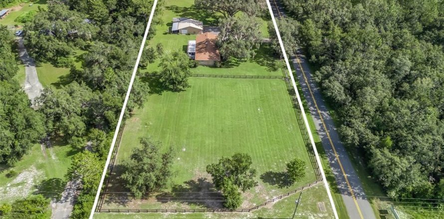 House in Morriston, Florida 3 bedrooms, 191.75 sq.m. № 2395974