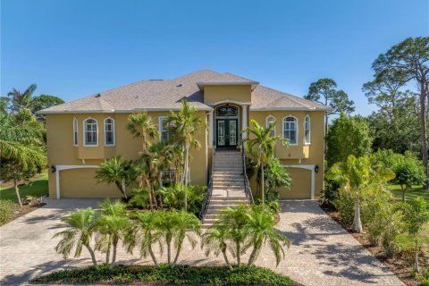 House in Tarpon Springs, Florida 4 bedrooms, 333.33 sq.m. № 1665756 - photo 2
