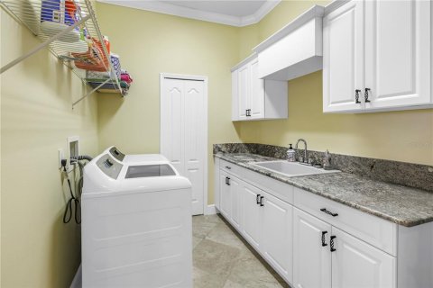 House in Tarpon Springs, Florida 4 bedrooms, 333.33 sq.m. № 1665756 - photo 25