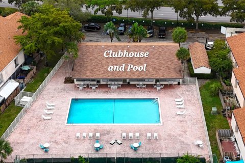 Townhouse in Plantation, Florida 4 bedrooms, 193.24 sq.m. № 2002267 - photo 6