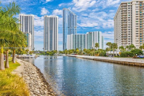 Купить кондоминиум в Санни-Айлс-Бич, Флорида 1 спальня, 65.5м2, № 2021163 - фото 11