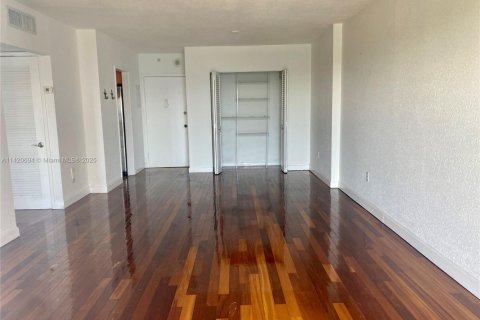 Купить кондоминиум в Санни-Айлс-Бич, Флорида 1 спальня, 65.5м2, № 2021163 - фото 3