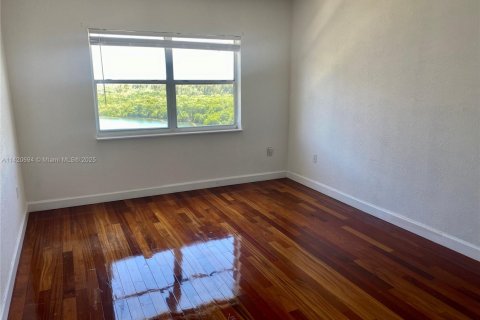 Купить кондоминиум в Санни-Айлс-Бич, Флорида 1 спальня, 65.5м2, № 2021163 - фото 4