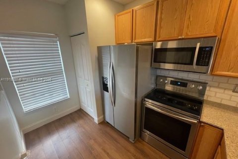 Снять в аренду таунхаус в Уэст-Палм-Бич, Флорида 2 спальни, 93.65м2, № 1974004 - фото 5