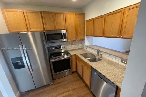 Снять в аренду таунхаус в Уэст-Палм-Бич, Флорида 2 спальни, 93.65м2, № 1974004 - фото 4