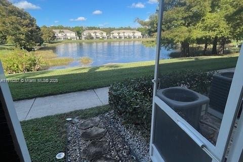 Снять в аренду таунхаус в Уэст-Палм-Бич, Флорида 2 спальни, 93.65м2, № 1974004 - фото 27