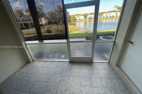 Снять в аренду таунхаус в Уэст-Палм-Бич, Флорида 2 спальни, 93.65м2, № 1974004 - фото 30