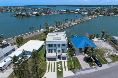 Villa ou maison à vendre à Redington Beach, Floride: 4 chambres, 297.47 m2 № 1750673 - photo 3