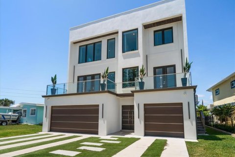 Villa ou maison à vendre à Redington Beach, Floride: 4 chambres, 297.47 m2 № 1750673 - photo 1