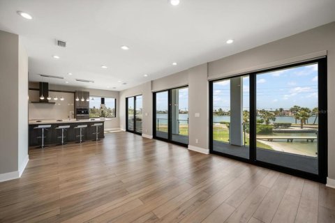 Villa ou maison à vendre à Redington Beach, Floride: 4 chambres, 297.47 m2 № 1750673 - photo 14