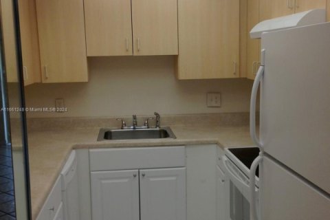 Condo in Lauderhill, Florida, 1 bedroom  № 1753962 - photo 1
