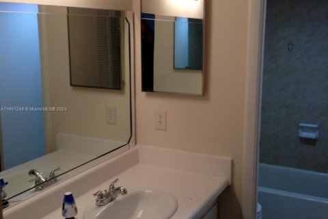 Condo in Lauderhill, Florida, 1 bedroom  № 1753962 - photo 13