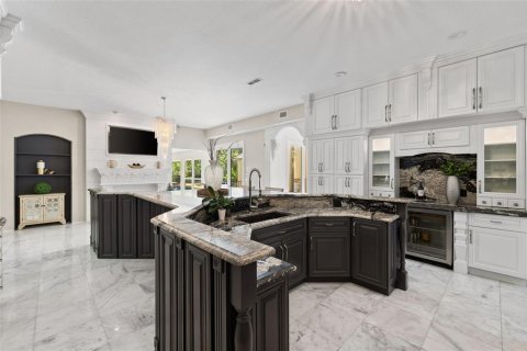 House in Clearwater, Florida 8 bedrooms, 733.93 sq.m. № 1847141 - photo 13