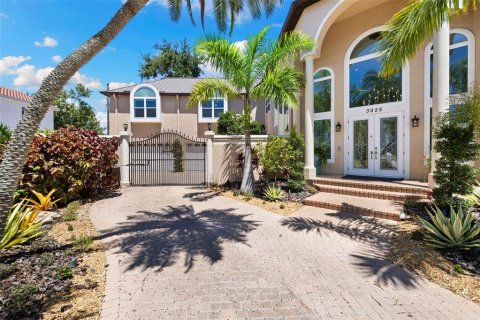 House in Clearwater, Florida 8 bedrooms, 733.93 sq.m. № 1847141 - photo 2