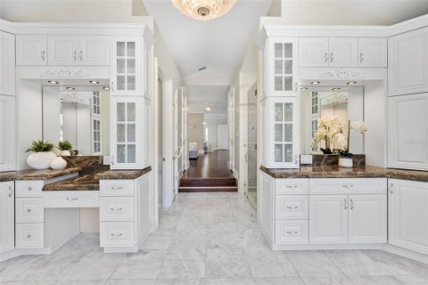 House in Clearwater, Florida 8 bedrooms, 733.93 sq.m. № 1847141 - photo 28