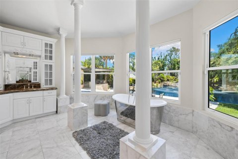 House in Clearwater, Florida 8 bedrooms, 733.93 sq.m. № 1847141 - photo 27