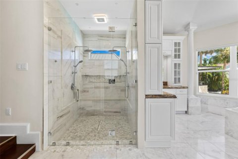 House in Clearwater, Florida 8 bedrooms, 733.93 sq.m. № 1847141 - photo 29