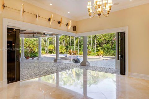 Villa ou maison à vendre à Pinecrest, Floride: 7 chambres, 781.96 m2 № 2080025 - photo 11