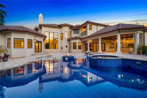Villa ou maison à Pinecrest, Floride 7 chambres, 781.96 m2 № 2080025