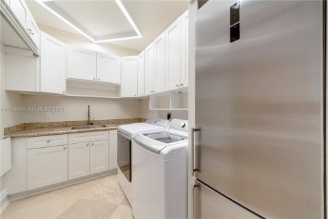 Villa ou maison à vendre à Pinecrest, Floride: 7 chambres, 781.96 m2 № 2080025 - photo 19