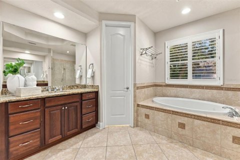 Casa en venta en Tampa, Florida, 5 dormitorios, 302.77 m2 № 2437443 - foto 25
