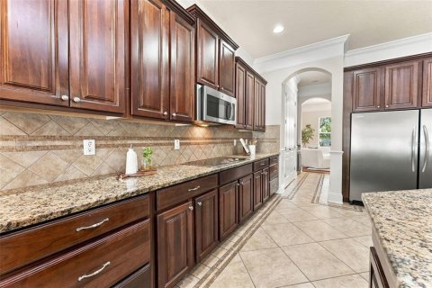 Casa en venta en Tampa, Florida, 5 dormitorios, 302.77 m2 № 2437443 - foto 12