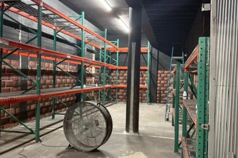 Commercial property in Doral, Florida № 1971405 - photo 25