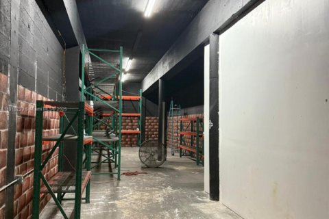 Commercial property in Doral, Florida № 1971405 - photo 23