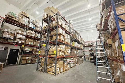 Commercial property in Doral, Florida № 1971405 - photo 15