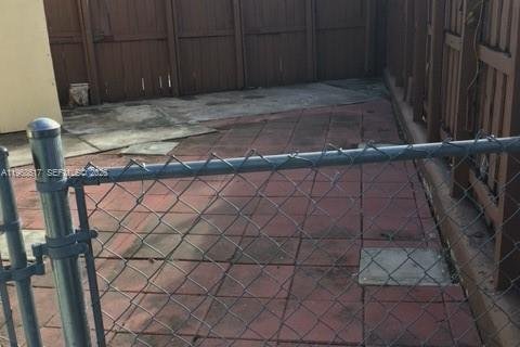 Villa ou maison à louer à Miami, Floride: 2 chambres, 123.75 m2 № 2029853 - photo 7