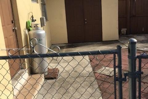 Villa ou maison à louer à Miami, Floride: 2 chambres, 123.75 m2 № 2029853 - photo 5