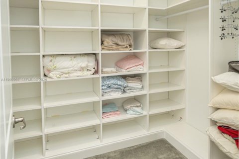 Купить виллу или дом в Пемброк-Пайнс, Флорида 4 спальни, 259.38м2, № 2153081 - фото 30