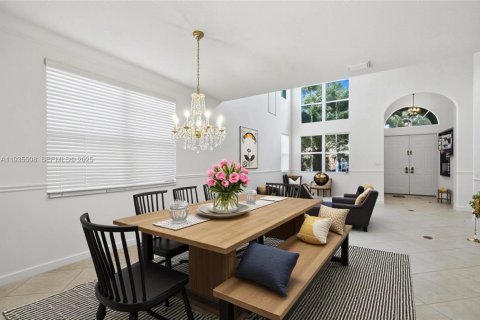 Casa en venta en Miramar, Florida, 5 dormitorios, 274.15 m2 № 1993837 - foto 9