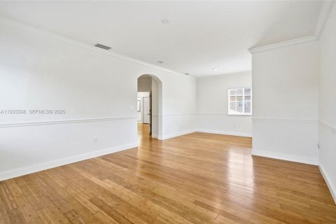 Casa en venta en Miramar, Florida, 5 dormitorios, 274.15 m2 № 1993837 - foto 27