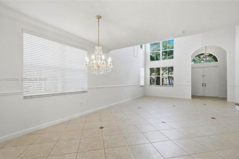 Casa en venta en Miramar, Florida, 5 dormitorios, 274.15 m2 № 1993837 - foto 10