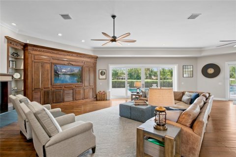House in Tampa, Florida 4 bedrooms, 630.71 sq.m. № 2213066 - photo 9