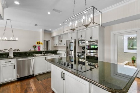 House in Tampa, Florida 4 bedrooms, 630.71 sq.m. № 2213066 - photo 18