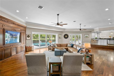 House in Tampa, Florida 4 bedrooms, 630.71 sq.m. № 2213066 - photo 8