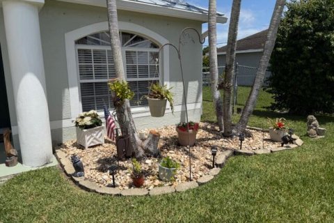 House in Port St. Lucie, Florida 4 bedrooms, 185.06 sq.m. № 2082985 - photo 5